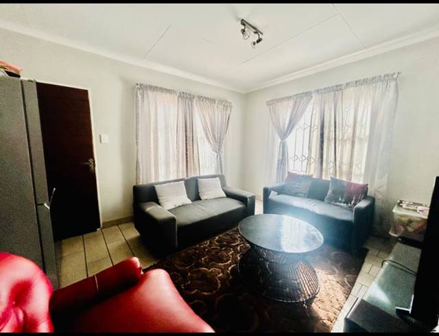 3 BEDROOM HOUSE FOR SALE IN VANDERBIJLPARK CE 3